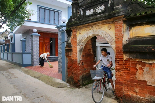 Những chiếc cổng trăm tuổi độc đẹp còn lại ở ngôi làng cổ tại Hà Nội